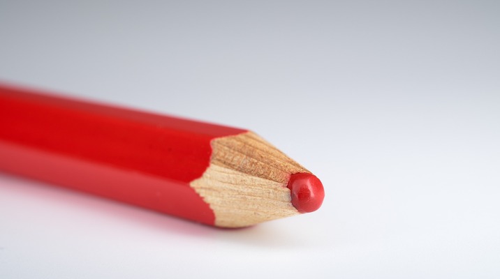 Het rode potlood van de eindredacteur